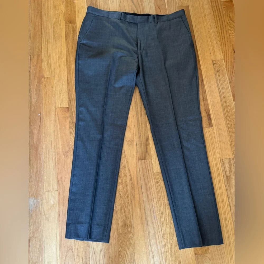 Ben Sherman medium gray lightweight suit with pants